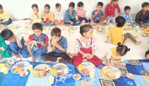 food distribution in orphanage in delhi by aapke saath foundation