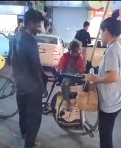 food distribution for small poor girl in delhi from aapke saath foundation team