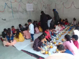 food distribution in orphanage in delhi by aapke saath foundation