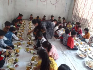 food distribution in orphanage in delhi by aapke saath foundation