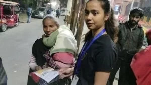 balanket diatribution to the homeless and poor people in noida and delhi by aapke saath foundation