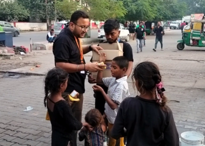 Food distribution for underprivileged kids by Aapke Saath Foundation volunteers.