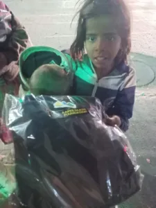 cloths distribution for homeless kids by volunteer of aapke saath foundation