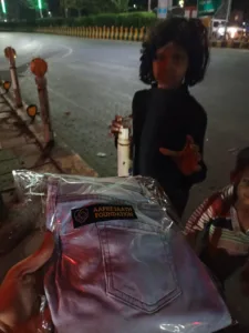 cloths distribution for homeless kids by volunteer of aapke saath foundation