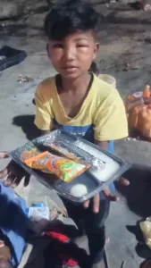 food distribution for orphanage by volunteer of aapke saath foundation