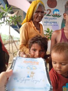 a group of people in a slum of Delhi receiving food during a birthday distribution event organized by Aapke Saath Foundation