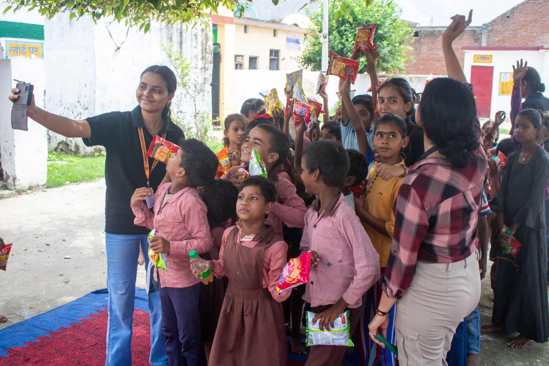 Aapke Saath Foundation team interacting with students at Prathamik Vidyalaya, Alampur