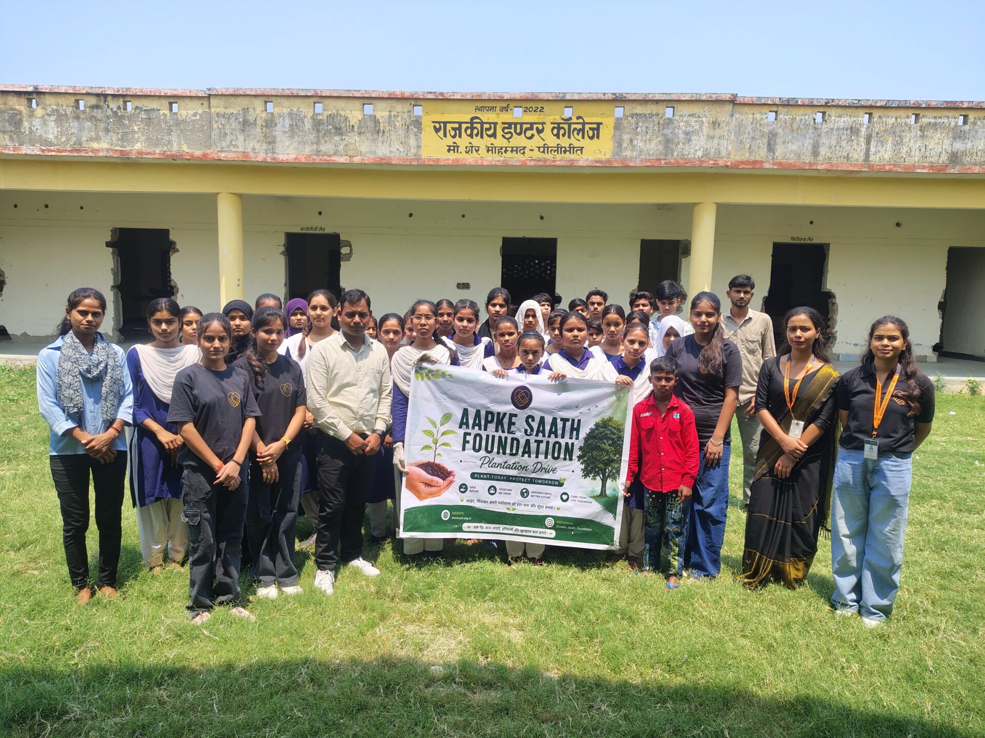 Aapke Saath Foundation volunteers and students participating in an environment protection and tree plantation drive.